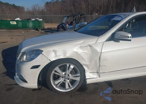 2013 Mercedes-Benz E 350 z USA, uszkodzony, nr VIN WDDHF5KB9DA770975